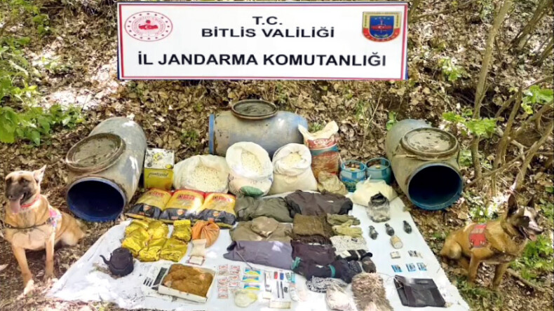 Bitlis’te jandarma ekipleri mühimmat ve yaşam malzemesi ele geçirdi