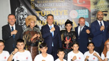 “Bir Gün Spor Bir Gün Siper” sloganıyla düzenlenen muaythai müsabakaları başladı